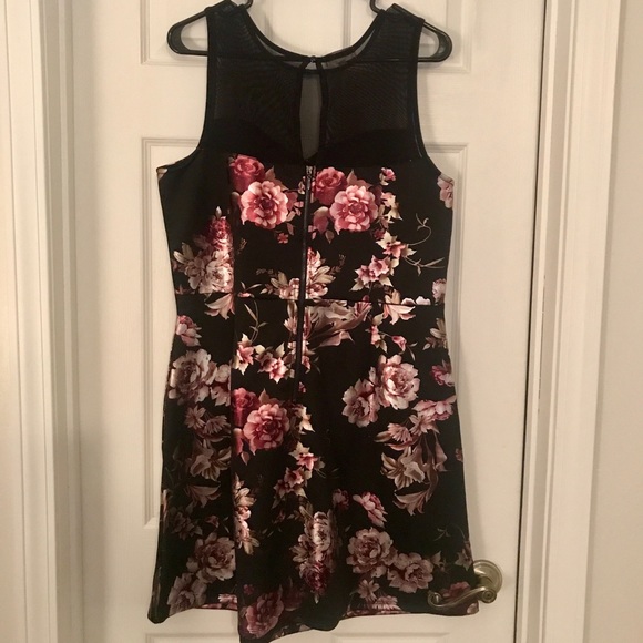Black floral dress with sheer neckline. - Picture 4 of 4